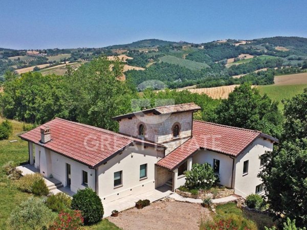 casa indipendente in vendita a Todi