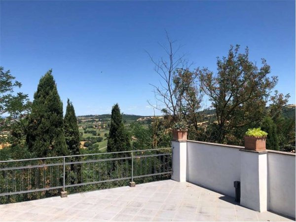 casa indipendente in vendita a Todi