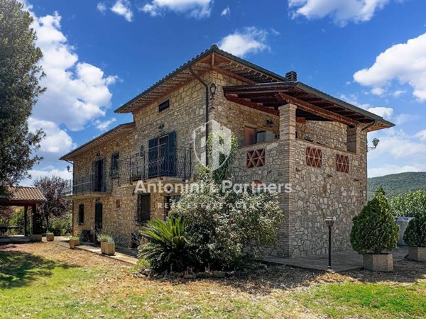 casa indipendente in vendita a Todi in zona Montemolino