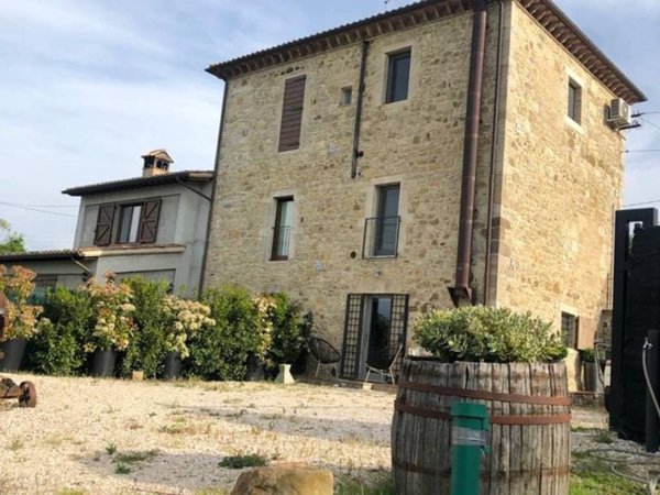 casa indipendente in vendita a Todi in zona Romazzano