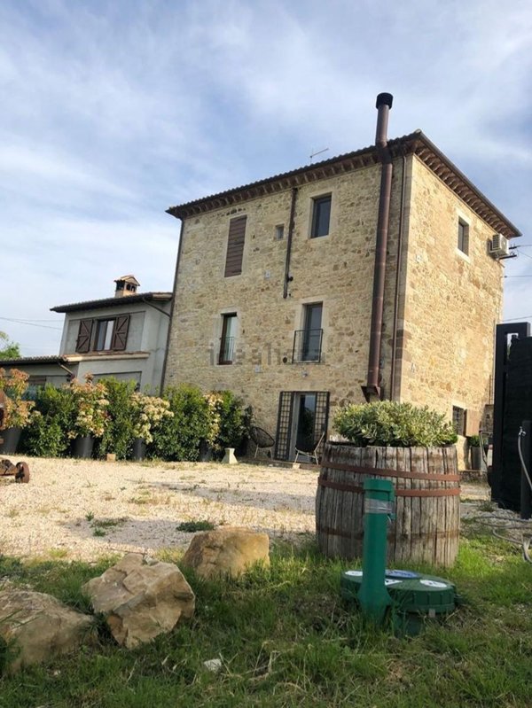 quadrivano in vendita a Todi