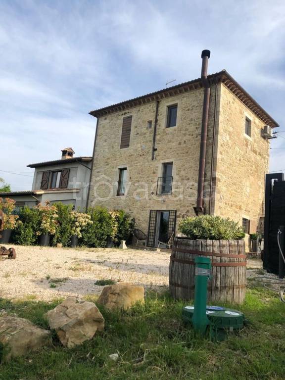 quadrivano in vendita a Todi