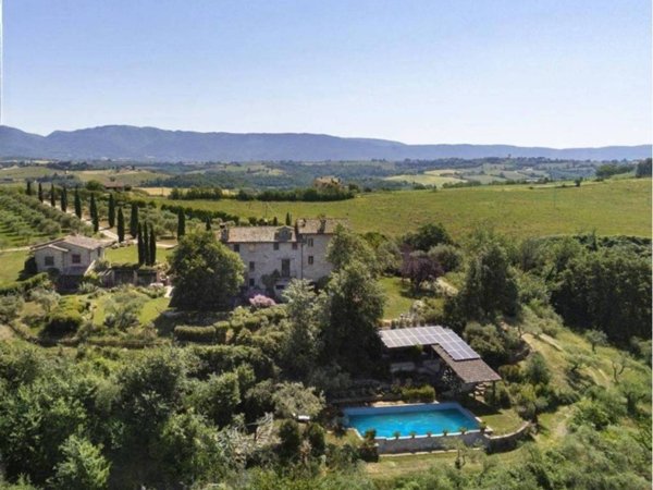 casa indipendente in vendita a Todi