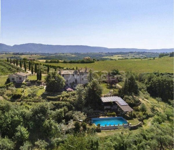 casa indipendente in vendita a Todi