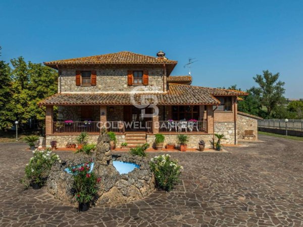 casa indipendente in vendita a Todi
