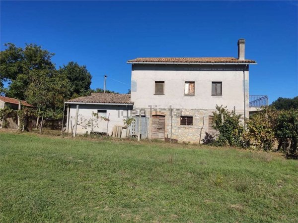 casa indipendente in vendita a Todi