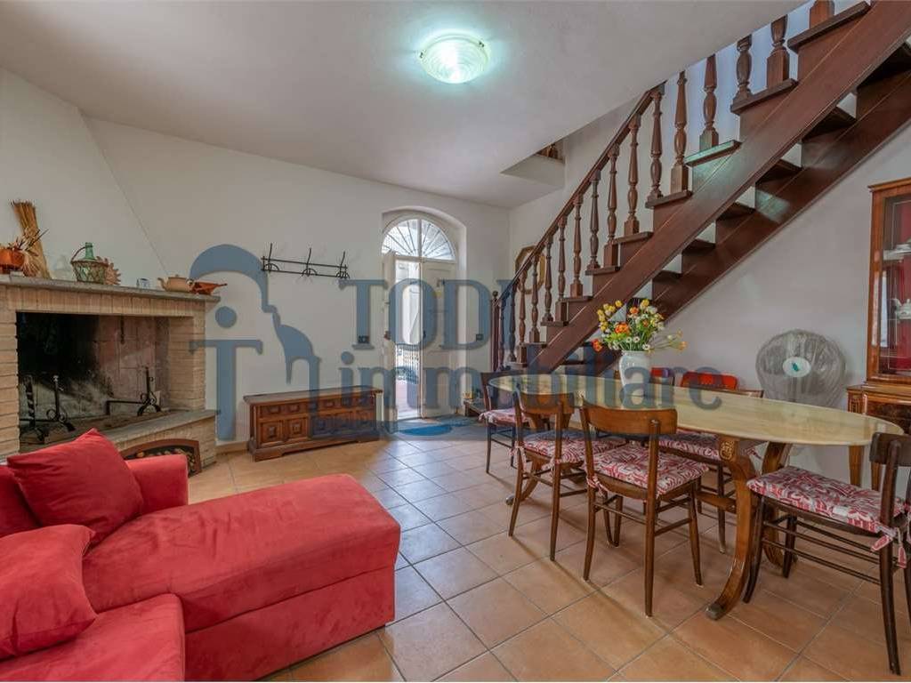 casa indipendente in vendita a Todi