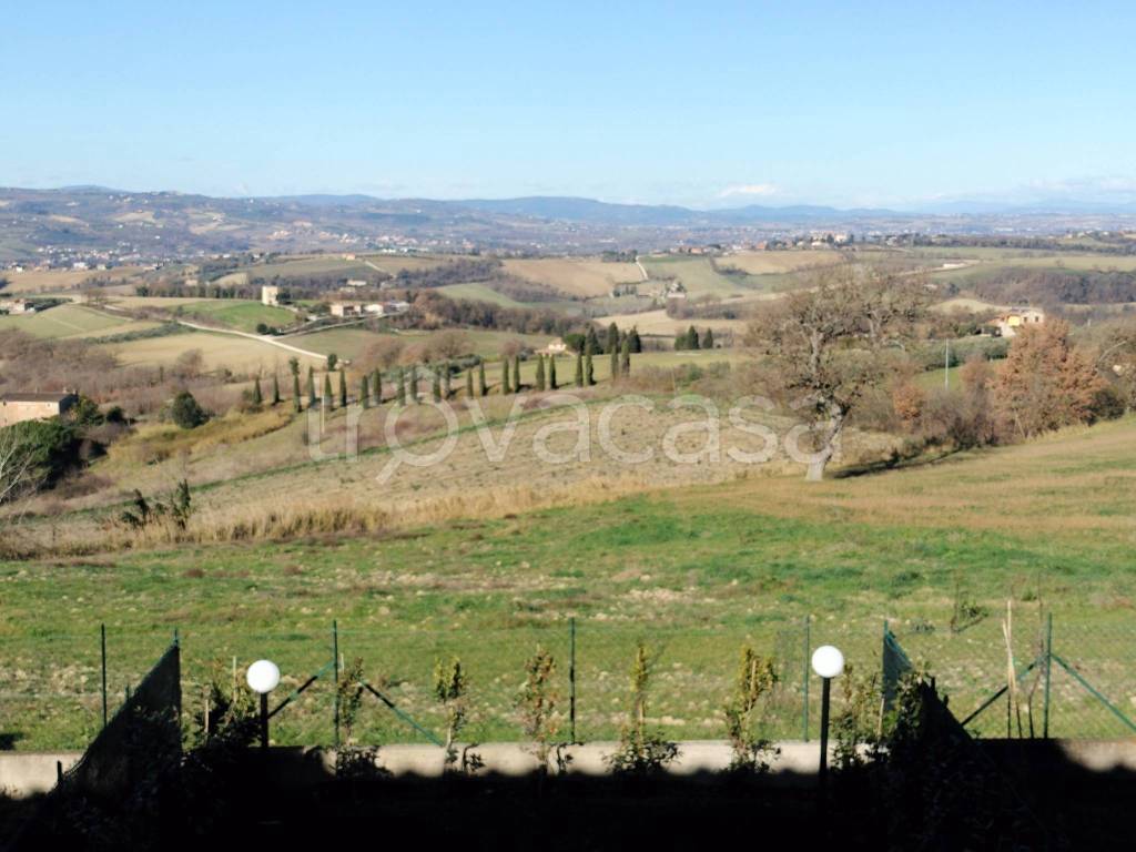 casa indipendente in vendita a Todi