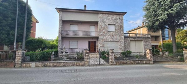 casa indipendente in vendita a Todi