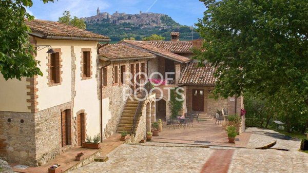 casa indipendente in vendita a Todi