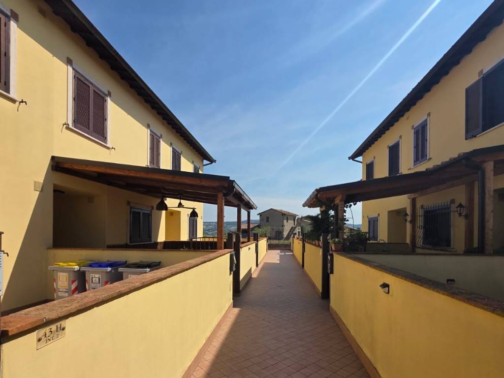 casa indipendente in vendita a Todi
