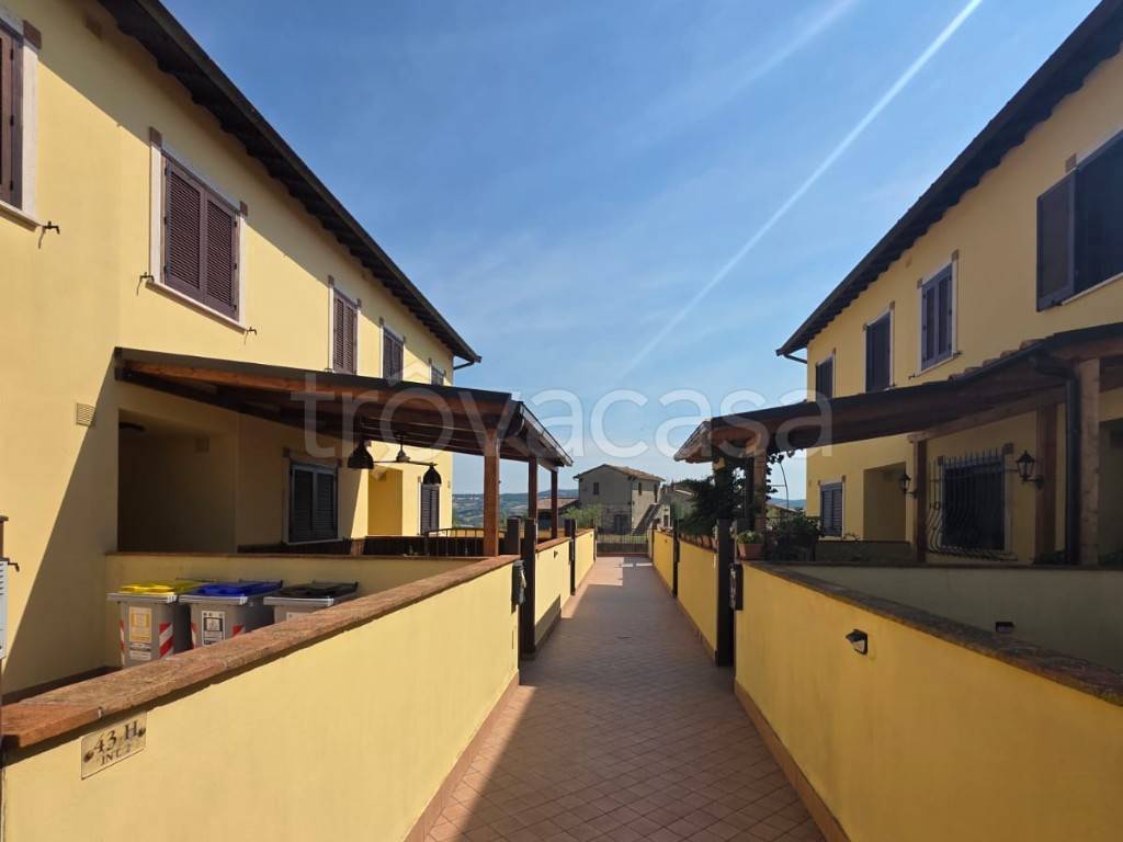 casa indipendente in vendita a Todi