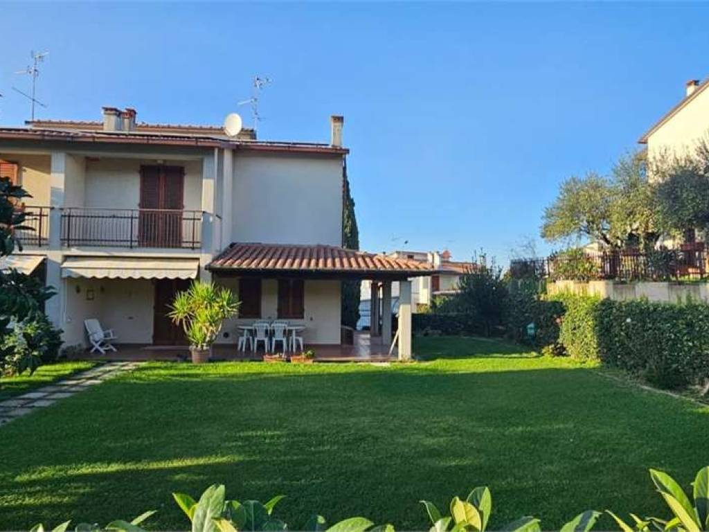 casa indipendente in vendita a Todi in zona Pian di Porto