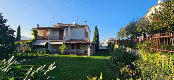 casa indipendente in vendita a Todi in zona Pian di Porto