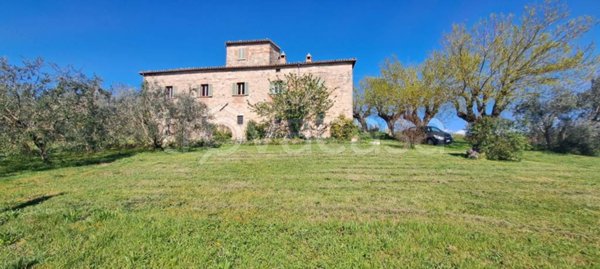 casa indipendente in vendita a Todi