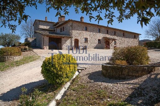 casale in vendita a Todi in zona Porchiano