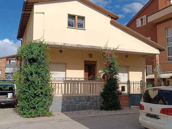 casa indipendente in vendita a Todi in zona Ponterio