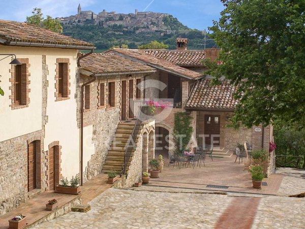 casa indipendente in vendita a Todi