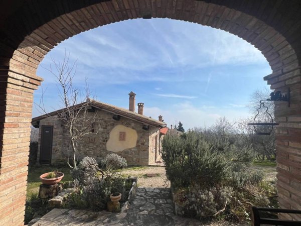 appartamento in vendita a Todi in zona Quadro