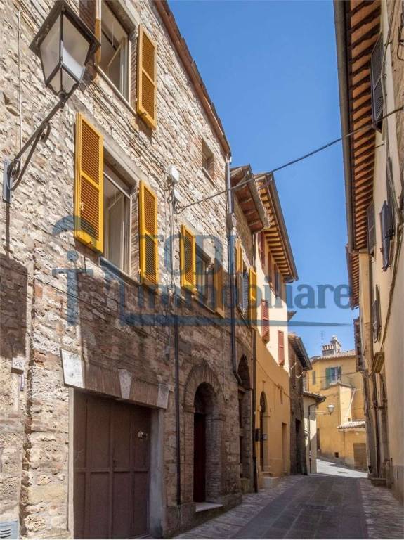 casa indipendente in vendita a Todi