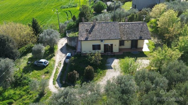 casa indipendente in vendita a Todi