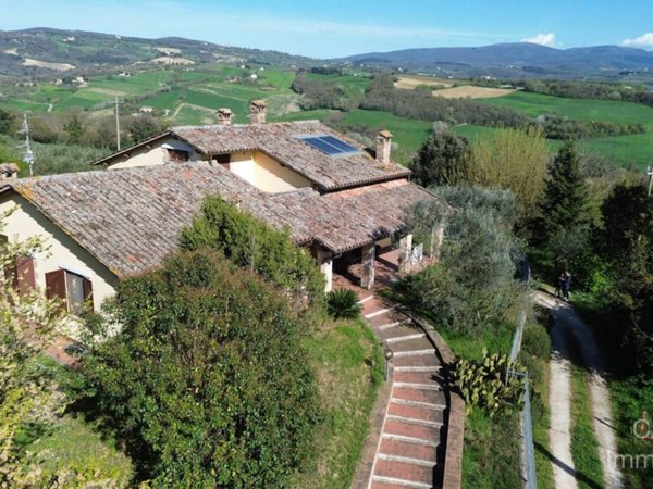 casa indipendente in vendita a Todi
