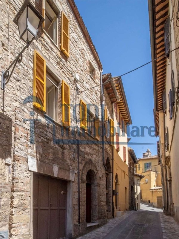 casa semindipendente in vendita a Todi