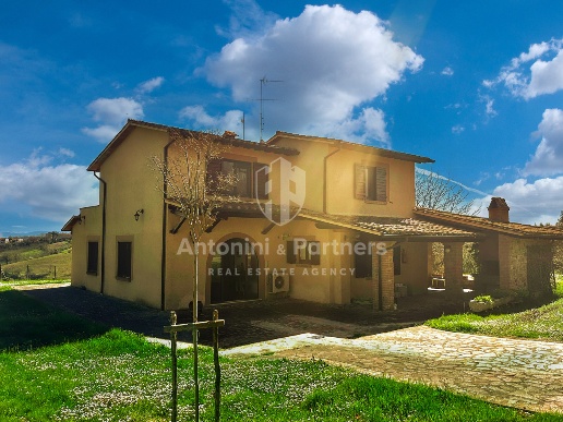 casa indipendente in vendita a Todi