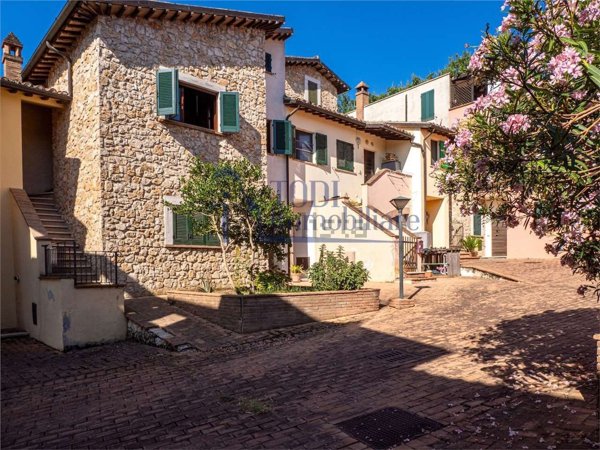 appartamento in vendita a Todi in zona Rosceto