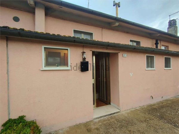 appartamento in vendita a Todi in zona Ponterio