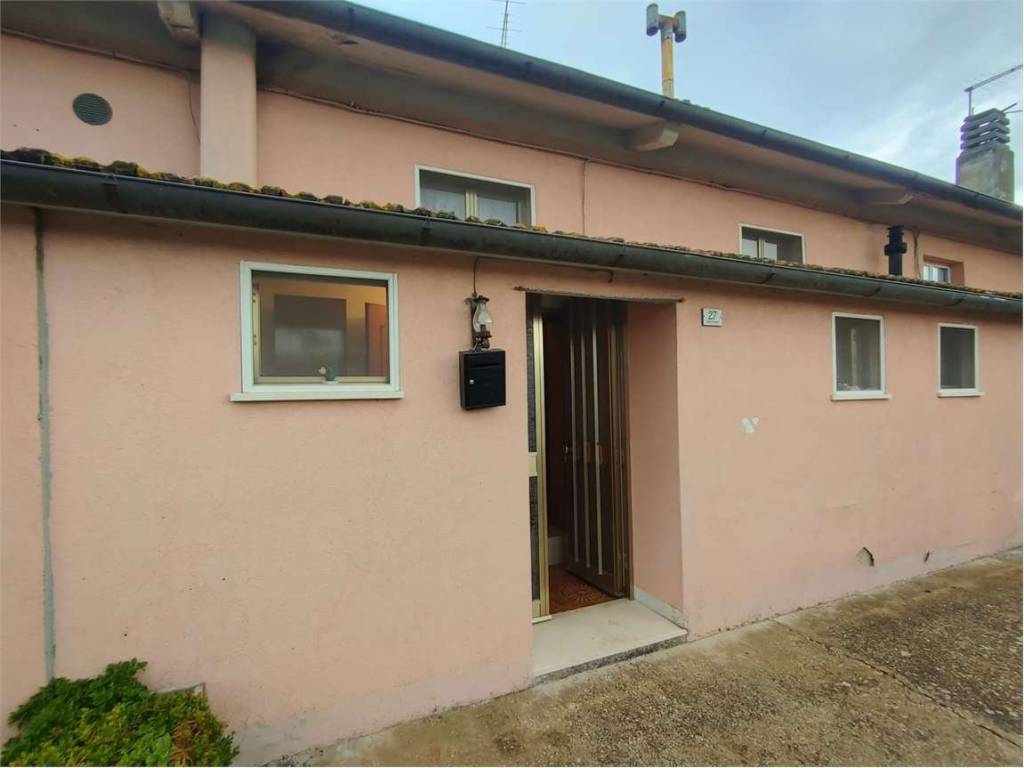 appartamento in vendita a Todi in zona Ponterio