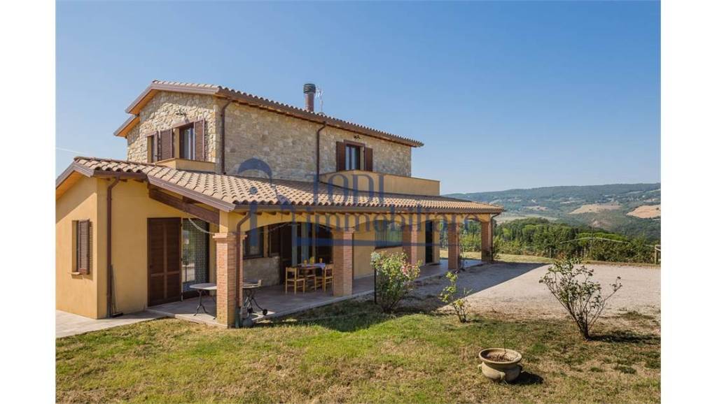 casa indipendente in vendita a Todi in zona Vasciano
