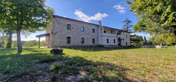 casa indipendente in vendita a Todi in zona Loreto
