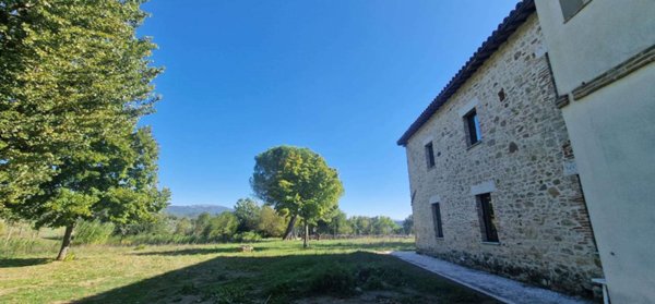 casale in vendita a Todi in zona Loreto