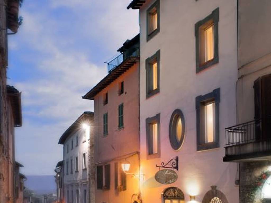 intera palazzina in vendita a Todi
