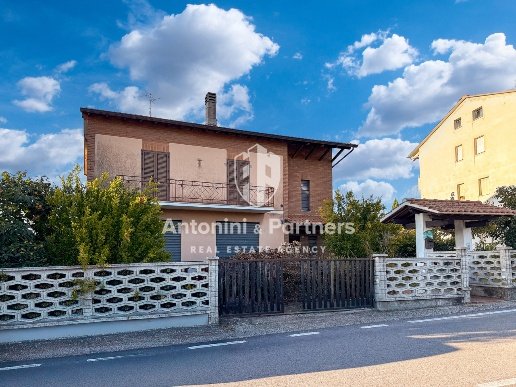 casa indipendente in vendita a Todi