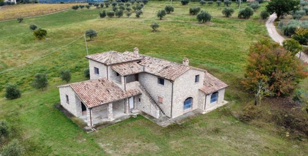 casale in vendita a Todi in zona San Damiano
