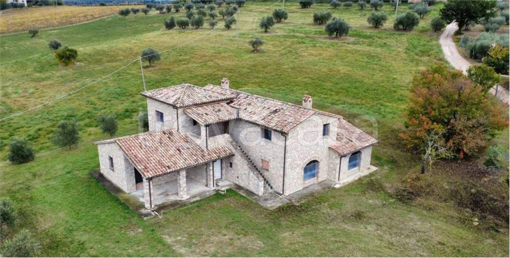 casa indipendente in vendita a Todi