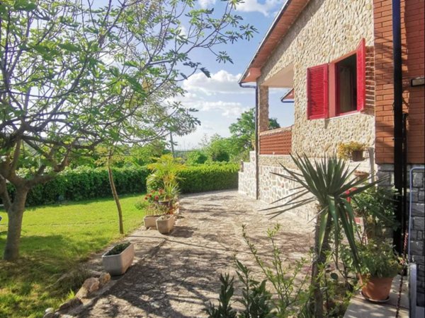 casa indipendente in vendita a Todi