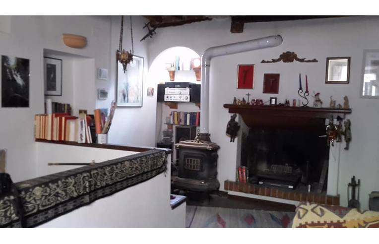 intera palazzina in vendita a Todi