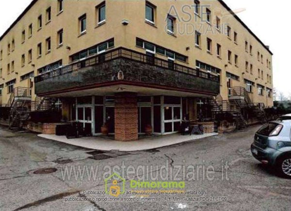 negozio in vendita a Todi in zona Pian di Porto