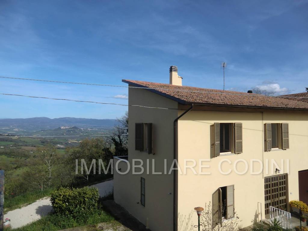 casa indipendente in vendita a Todi