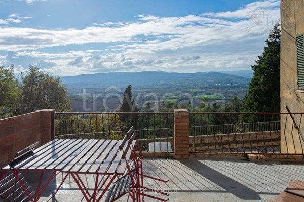 casa indipendente in vendita a Todi