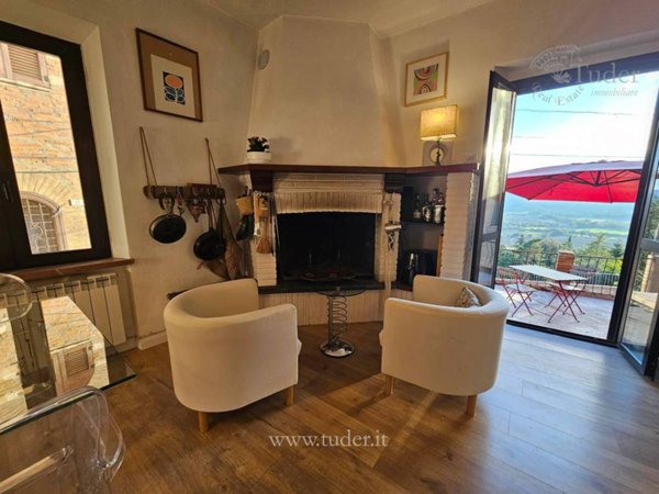 casa indipendente in vendita a Todi