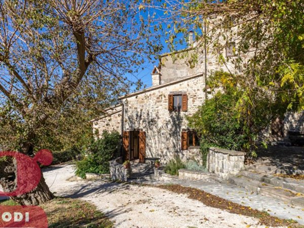 casa indipendente in vendita a Todi in zona Izzalini