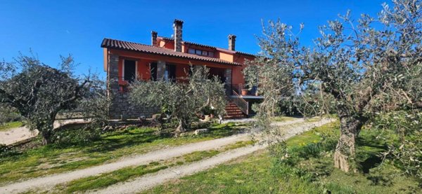 casa indipendente in vendita a Todi
