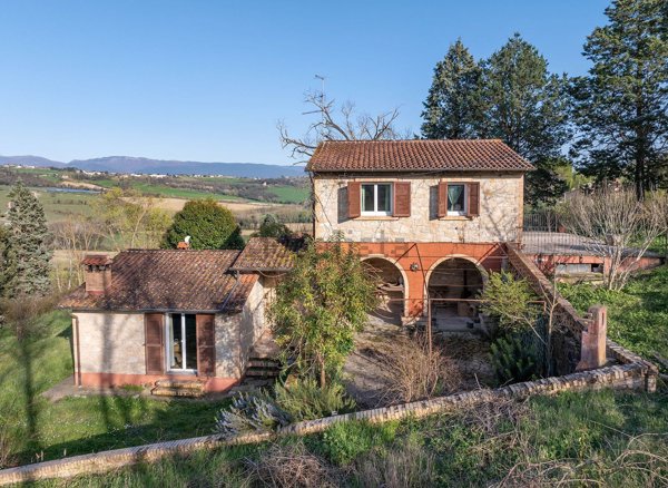 casa indipendente in vendita a Todi