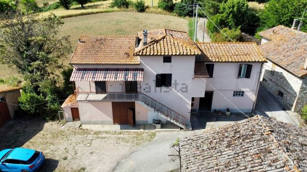 casa semindipendente in vendita a Todi