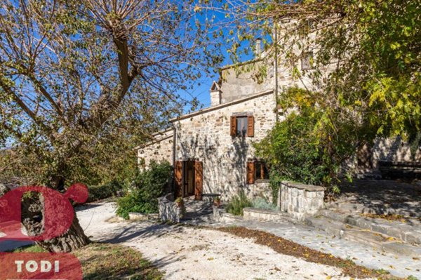 casa indipendente in vendita a Todi in zona Izzalini