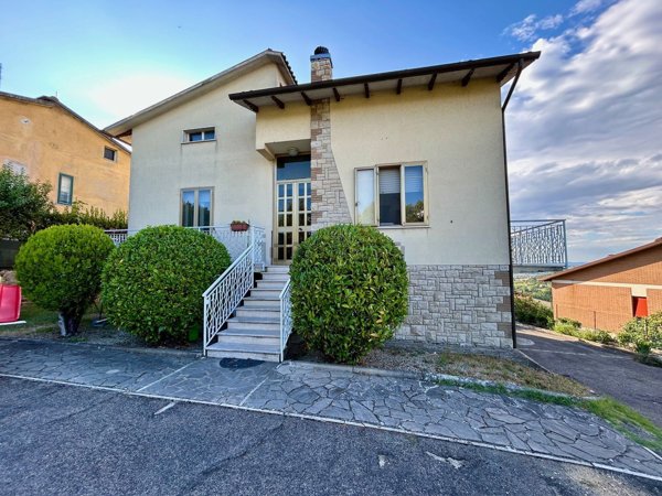 casa indipendente in vendita a Todi